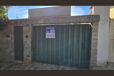 Casa à venda com 225m², 4 quartos e 3 vagas Casa à venda com 225m², 4 quartos e 3 vagasFachada placa