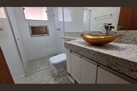 Casa à venda com 225m², 4 quartos e 3 vagas Casa à venda com 225m², 4 quartos e 3 vagasBanheiro da Suíte