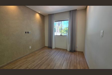 Casa à venda com 225m², 4 quartos e 3 vagas Casa à venda com 225m², 4 quartos e 3 vagasQuarto 1