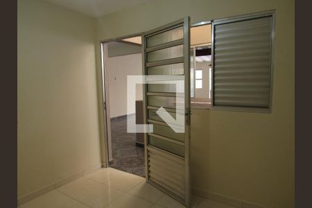 Casa à venda com 297m², 6 quartos e 2 vagas Casa à venda com 297m², 6 quartos e 2 vagasQuarto