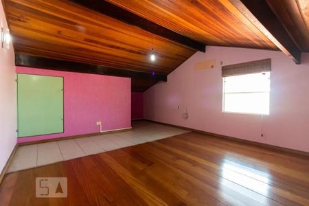 Casa à venda com 297m², 6 quartos e 2 vagas Casa à venda com 297m², 6 quartos e 2 vagasQuarto
