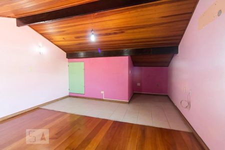 Casa à venda com 297m², 6 quartos e 2 vagas Casa à venda com 297m², 6 quartos e 2 vagasQuarto