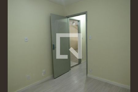 Quarto de casa à venda com 6 quartos, 297m² em Metalúrgicos, Osasco