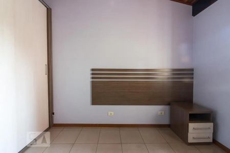 Casa à venda com 297m², 6 quartos e 2 vagas Casa à venda com 297m², 6 quartos e 2 vagasQuarto