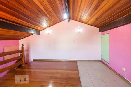 Casa à venda com 297m², 6 quartos e 2 vagas Casa à venda com 297m², 6 quartos e 2 vagasQuarto