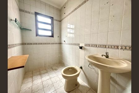 Casa para alugar com 110m², 3 quartos e 2 vagas Casa para alugar com 110m², 3 quartos e 2 vagasBanheiro 1