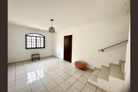 Casa para alugar com 110m², 3 quartos e 2 vagas Casa para alugar com 110m², 3 quartos e 2 vagasSala