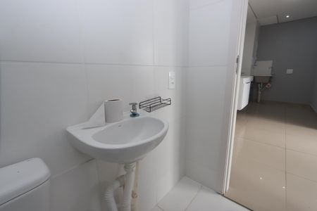 Banheiro de apartamento para alugar com 2 quartos, 33m² em Parque São Lourenço, São Paulo