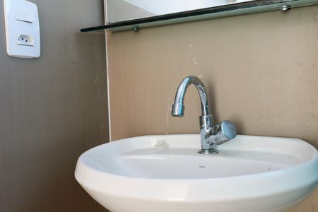 Banheiro de apartamento à venda com 2 quartos, 47m² em Campo Limpo, São Paulo