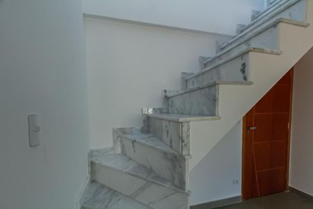 Apartamento à venda com 116m², 2 quartos e 2 vagas Apartamento à venda com 116m², 2 quartos e 2 vagasEscada