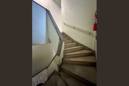 Apartamento à venda com 50m², 1 quarto e 1 vaga Apartamento à venda com 50m², 1 quarto e 1 vagaEscada