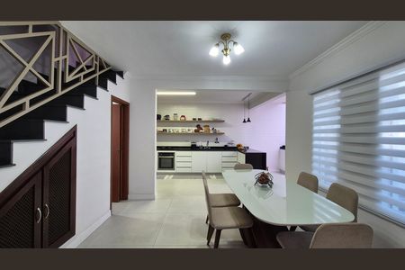 Casa à venda com 108m², 3 quartos e 2 vagas Casa à venda com 108m², 3 quartos e 2 vagasSala