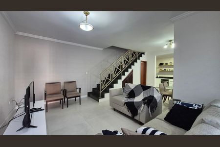 Casa à venda com 108m², 3 quartos e 2 vagas Casa à venda com 108m², 3 quartos e 2 vagasSala