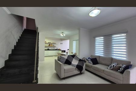 Casa à venda com 108m², 3 quartos e 2 vagas Casa à venda com 108m², 3 quartos e 2 vagasSala