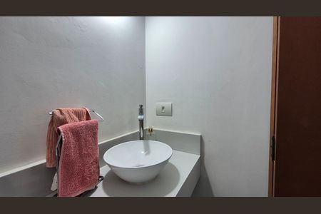 Casa à venda com 108m², 3 quartos e 2 vagas Casa à venda com 108m², 3 quartos e 2 vagasLavabo