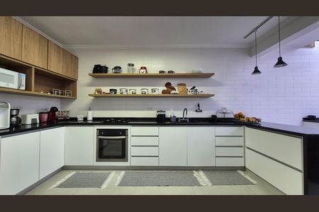 Casa à venda com 108m², 3 quartos e 2 vagas Casa à venda com 108m², 3 quartos e 2 vagasCozinha