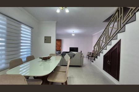 Casa à venda com 108m², 3 quartos e 2 vagas Casa à venda com 108m², 3 quartos e 2 vagasSala