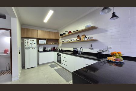 Casa à venda com 108m², 3 quartos e 2 vagas Casa à venda com 108m², 3 quartos e 2 vagasCozinha