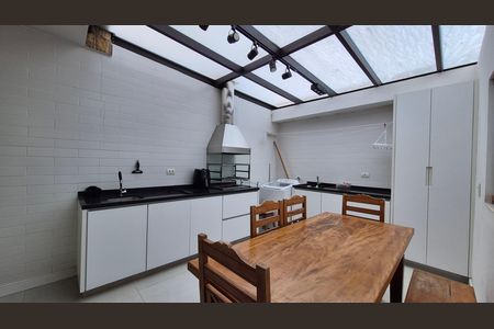 Casa à venda com 108m², 3 quartos e 2 vagas Casa à venda com 108m², 3 quartos e 2 vagasArea de serviço