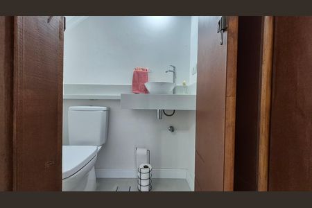 Casa à venda com 108m², 3 quartos e 2 vagas Casa à venda com 108m², 3 quartos e 2 vagasLavabo