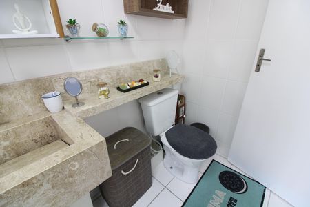 Banheiro de apartamento à venda com 2 quartos, 48m² em Parque Savoi City, São Paulo