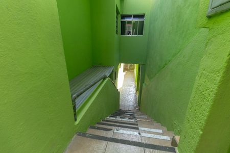 Escada de entrada de casa para alugar com 2 quartos, 80m² em Parque Santa Madalena, São Paulo
