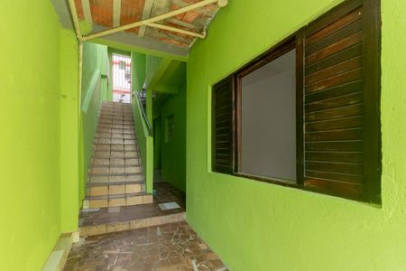 Casa para alugar com 80m², 2 quartos e sem vaga Casa para alugar com 80m², 2 quartos e sem vagaEscada de entrada