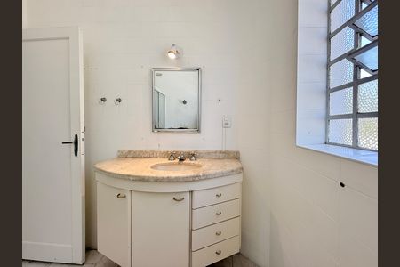 Casa para alugar com 180m², 2 quartos e 2 vagas Casa para alugar com 180m², 2 quartos e 2 vagasBanheiro