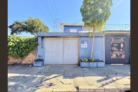 Casa para alugar com 180m², 2 quartos e 2 vagas Casa para alugar com 180m², 2 quartos e 2 vagasFachada