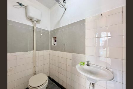 Casa para alugar com 180m², 2 quartos e 2 vagas Casa para alugar com 180m², 2 quartos e 2 vagasBanheiro de Serviço