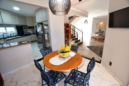 Casa para alugar com 330m², 4 quartos e 3 vagasSala