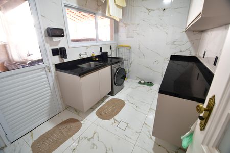 Casa para alugar com 330m², 4 quartos e 3 vagasÁrea de Serviço