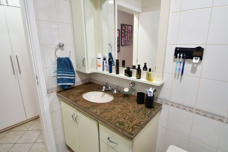 Casa para alugar com 330m², 4 quartos e 3 vagasBanheiro Social