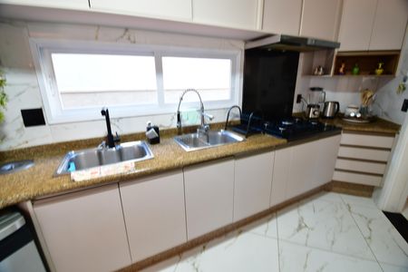 Casa para alugar com 330m², 4 quartos e 3 vagasCozinha
