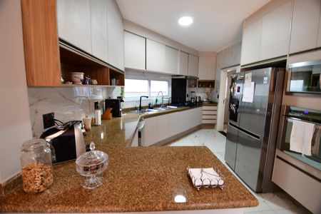 Casa para alugar com 330m², 4 quartos e 3 vagasCozinha
