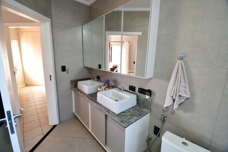 Banheiro Suíte de casa para alugar com 4 quartos, 330m² em Parque Alto Taquaral, Campinas