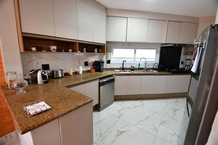 Casa para alugar com 330m², 4 quartos e 3 vagasCozinha