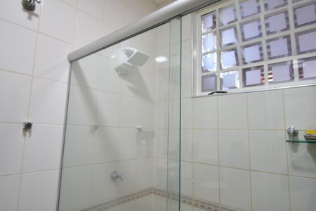 Casa para alugar com 330m², 4 quartos e 3 vagasBanheiro Social