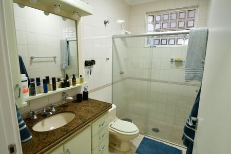 Casa para alugar com 330m², 4 quartos e 3 vagasBanheiro Social