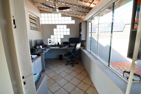 Casa para alugar com 330m², 4 quartos e 3 vagasEscritório
