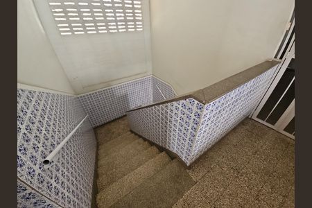 escada  de apartamento para alugar com 2 quartos, 90m² em Pituba, Salvador
