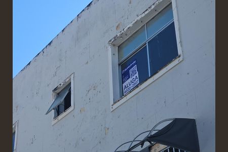 plaquinha Instalada  de apartamento para alugar com 2 quartos, 90m² em Pituba, Salvador
