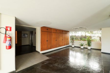 Apartamento à venda com 52m², 2 quartos e 1 vaga Apartamento à venda com 52m², 2 quartos e 1 vagaHall