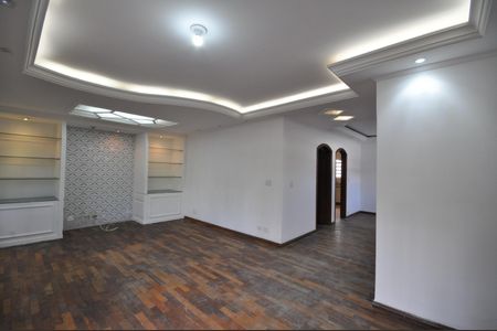 Casa para alugar com 237m², 4 quartos e 7 vagasSala