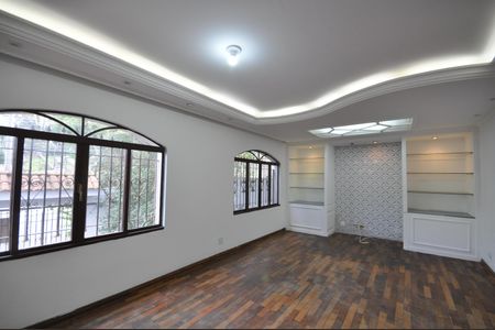 Casa para alugar com 4 quartos, 237m² em Vila Albertina, São Paulo