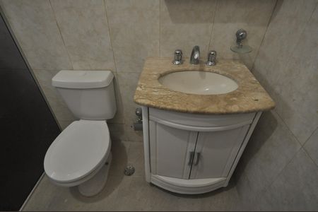 Casa para alugar com 237m², 4 quartos e 7 vagasBanheiro Social