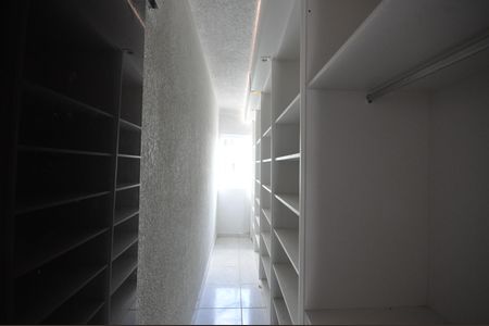 Casa para alugar com 237m², 4 quartos e 7 vagasCloset