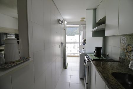Cozinha de apartamento à venda com 2 quartos, 64m² em Camorim, Rio de Janeiro