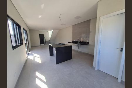 Cozinha de casa de condomínio para alugar com 2 quartos, 200m² em Villas do Jaguarí, Santana de Parnaíba