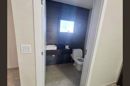 Casa de condomínio à venda com 200m², 3 quartos e 2 vagas Casa de condomínio à venda com 200m², 3 quartos e 2 vagasBanheiro